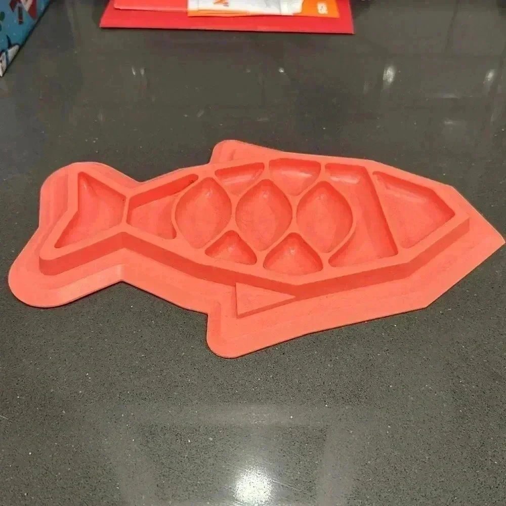 Coral Fish Slow Cat Feeder